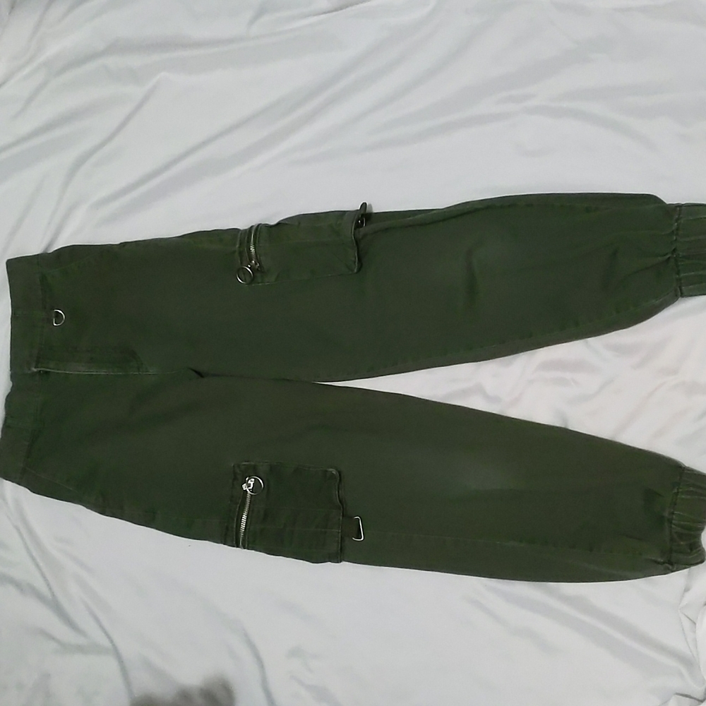 Forever 21 women's olive green cargo pants